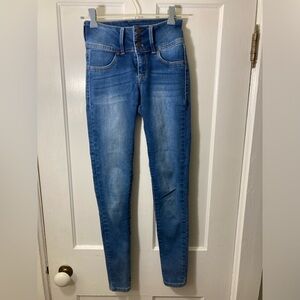 Wallflower size 0 Regular Skinny Jeans Juniors, 3 button/zip fly